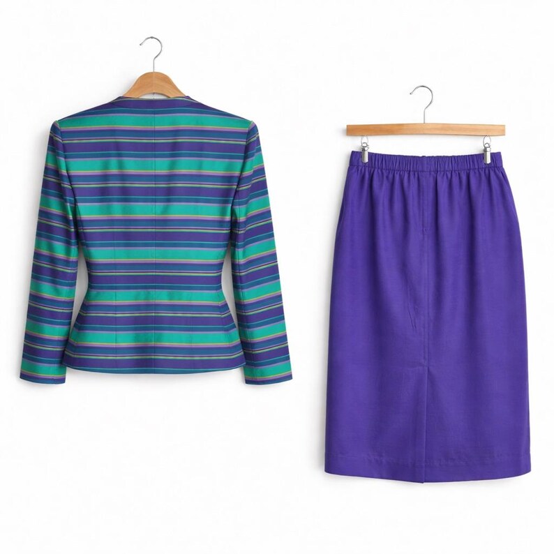 VtG. 90s Adrianna Papell Silk Skirt Suit 2 Pc Set Purple Teal Striped Size 6 afbeelding 2