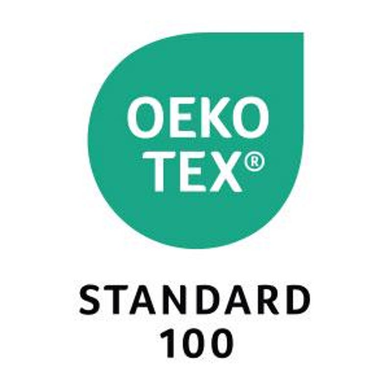 OEKO-TEX® Standard 100 Logo in Grün mit weißer Schrift auf weißem Hintergrund.