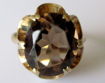 9ct Gold Oval Smokey Quartz Ring