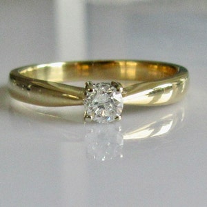 18ct Gold Diamond Solitaire Ring 0.25 carats