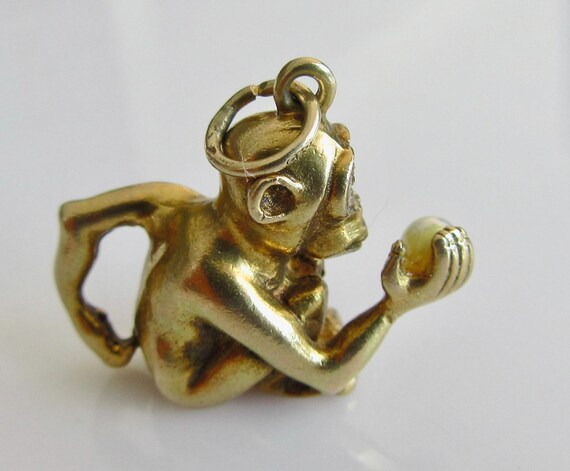 Large 9ct Gold Monkey with Ruby Eyes Holding a Pe… - image 4