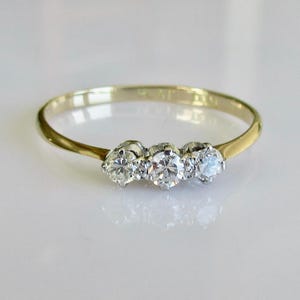 Vintage 18ct Gold Platinum Diamond Trilogy Ring