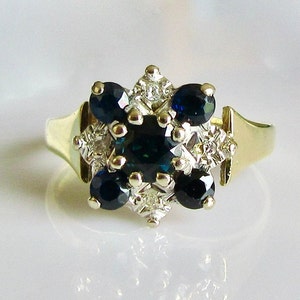 18ct Gold Sapphire and Diamond Vintage Cluster Ring