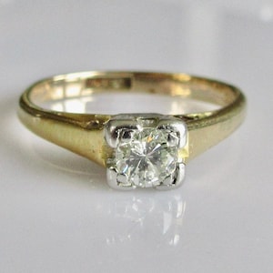 Vintage 9ct Gold and Platinum Diamond Solitaire Ring