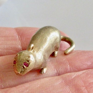 Large Solid 9ct Gold Otter with Ruby Eyes Charm or Pendant image 1