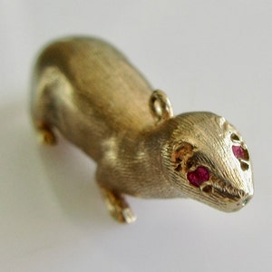 Large Solid 9ct Gold Otter with Ruby Eyes Charm or Pendant image 3