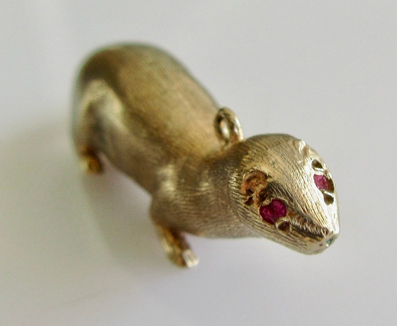 Large Solid 9ct Gold Otter with Ruby Eyes Charm or Pendant image 3