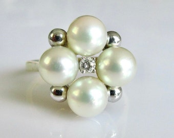 Vintage 18ct Gold Cultured Pearl and Diamond Ring