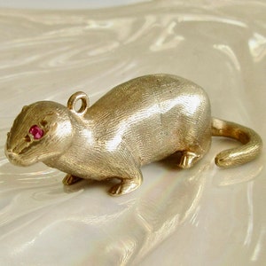 Large Solid 9ct Gold Otter with Ruby Eyes Charm or Pendant image 4