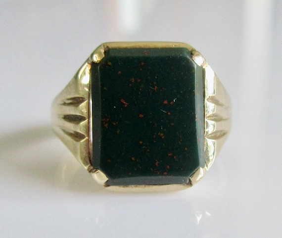 Art Deco bloodstone ring – Victorious