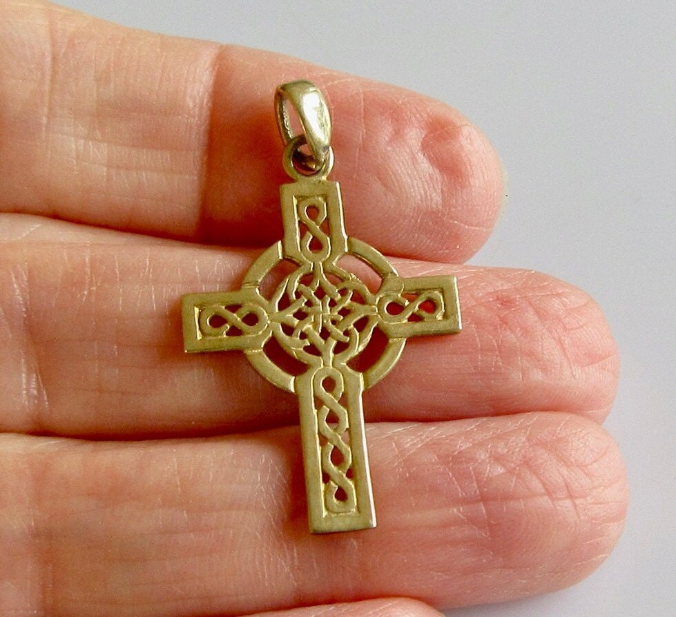 9ct gold hotsell celtic cross pendant