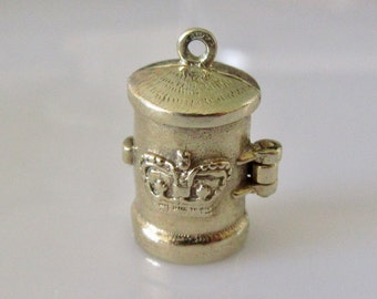 9ct Gold British Post Box and Postman Opening Charm