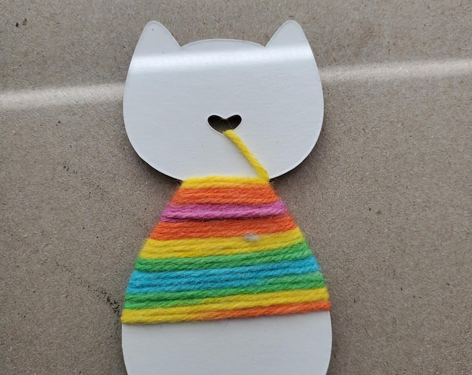 White Chipboard Cat Thread Floss Holder Die Cut Cardboard Bobbin Ribbon Holders Embroidery Thread 0.7mm thick 3.75 inches long Lot of 30