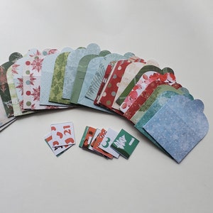 Mini instopbare kerstadventenveloppen 2,25 x 1,5 inch lang met gevouwen kaart Lot van 25 met stickers
