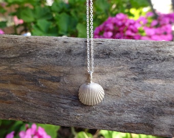 Sterling silver small seashell pendant
