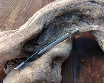 Broche de espada de plata esterlina