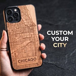 Coque iPhone en bois de carte de ville personnalisée | iPhone série 7-17 | Pro Max, Pro, Plus, standard | Mise à niveau vers Magsafe | Cadeau personnalisé pour voyageur