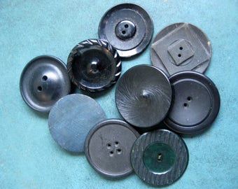 32 Buttons 4 Cards Dark Blue Indented Centre  1940/'s  Plastic Buttons