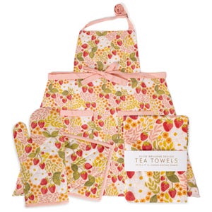 May include: A kitchen set with a strawberry design on a white backdrop. The set includes an apron, oven mitt, pot holder, and tea towels. The tea towels are 65 x 43 cm. The apron has a pink bow and trim.