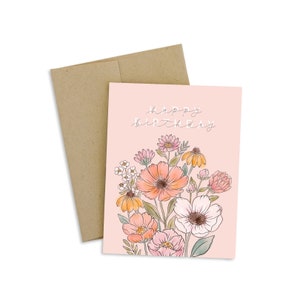 Cartão de feliz aniversário com buquê de flores silvestres