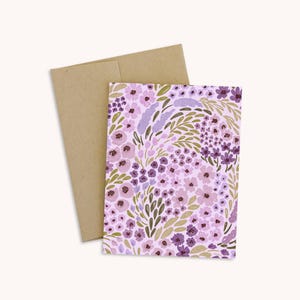 Cartão de felicitações com flores lilás