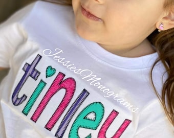 Chemise pour tout-petit avec nom personnalisé brodé, t-shirt avec appliqué personnalisé