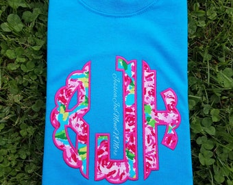 Chemise monogramme festonné, t-shirt initial personnalisé, cadeau pour elle