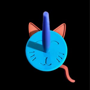 3D Printed Cat Yarn Spinner – Rainbow PLA Yarn Holder for Crochet & Knitting | CraftyPerformers - FREE domestic SHIPPING