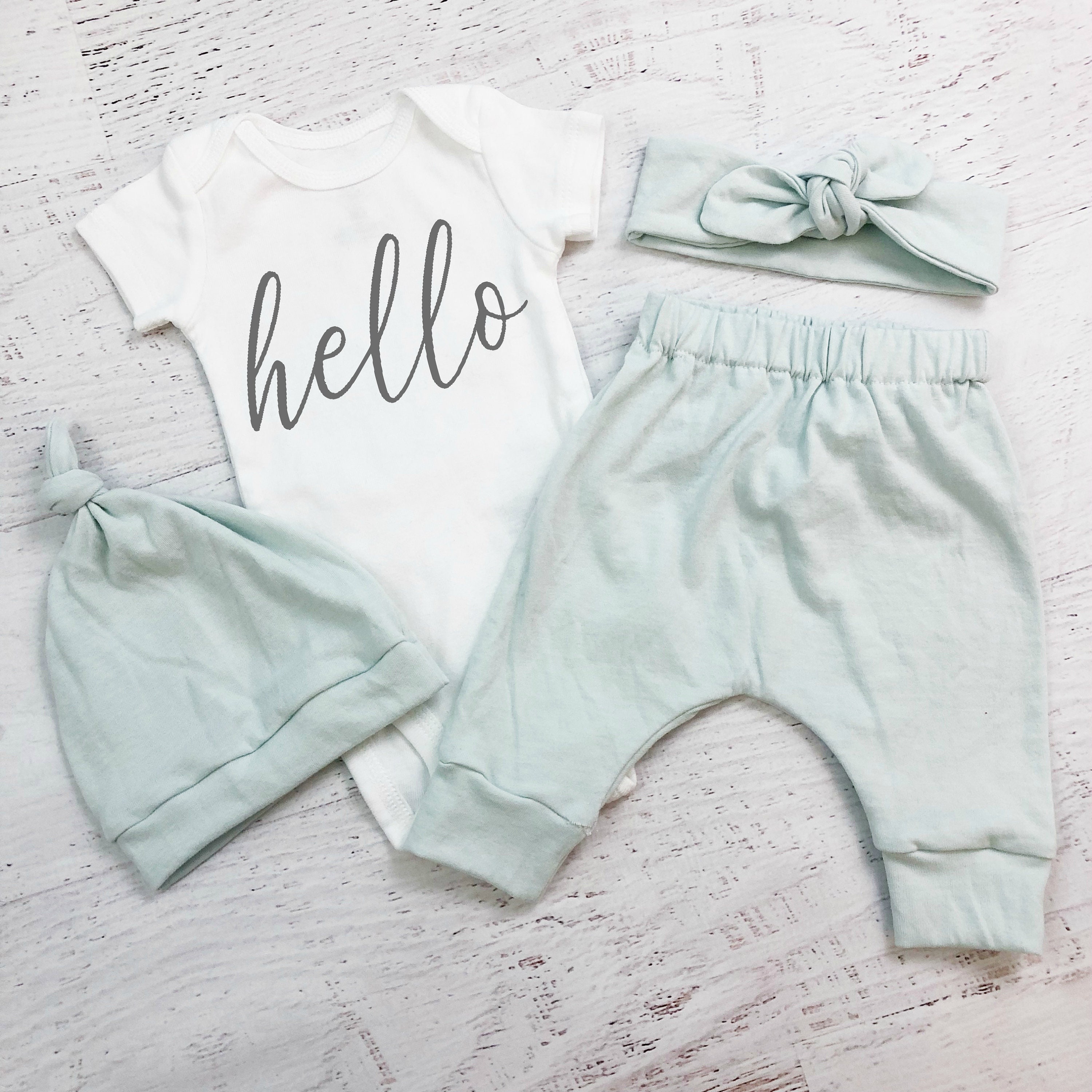 gender neutral take home outfit