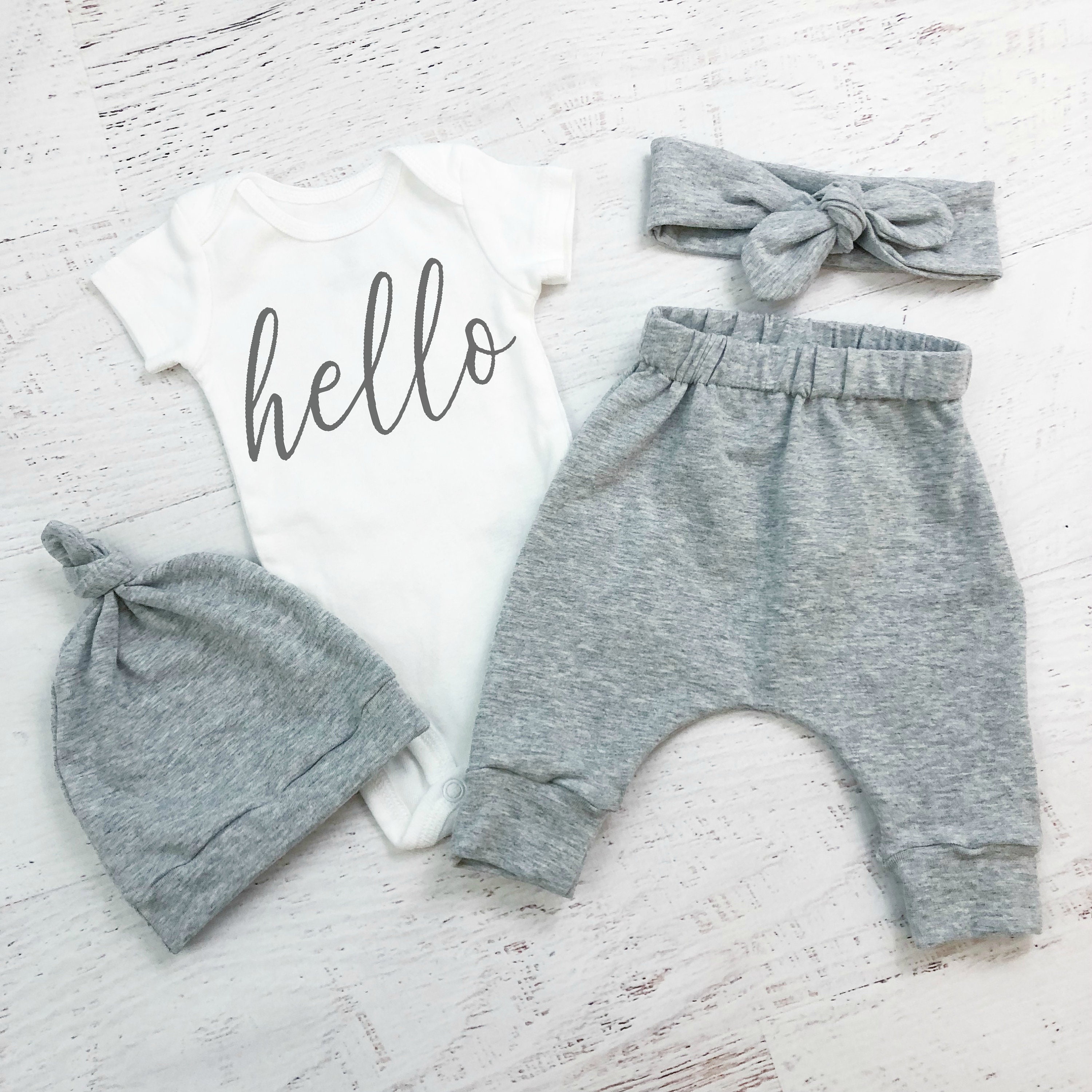 gender neutral going home outfit