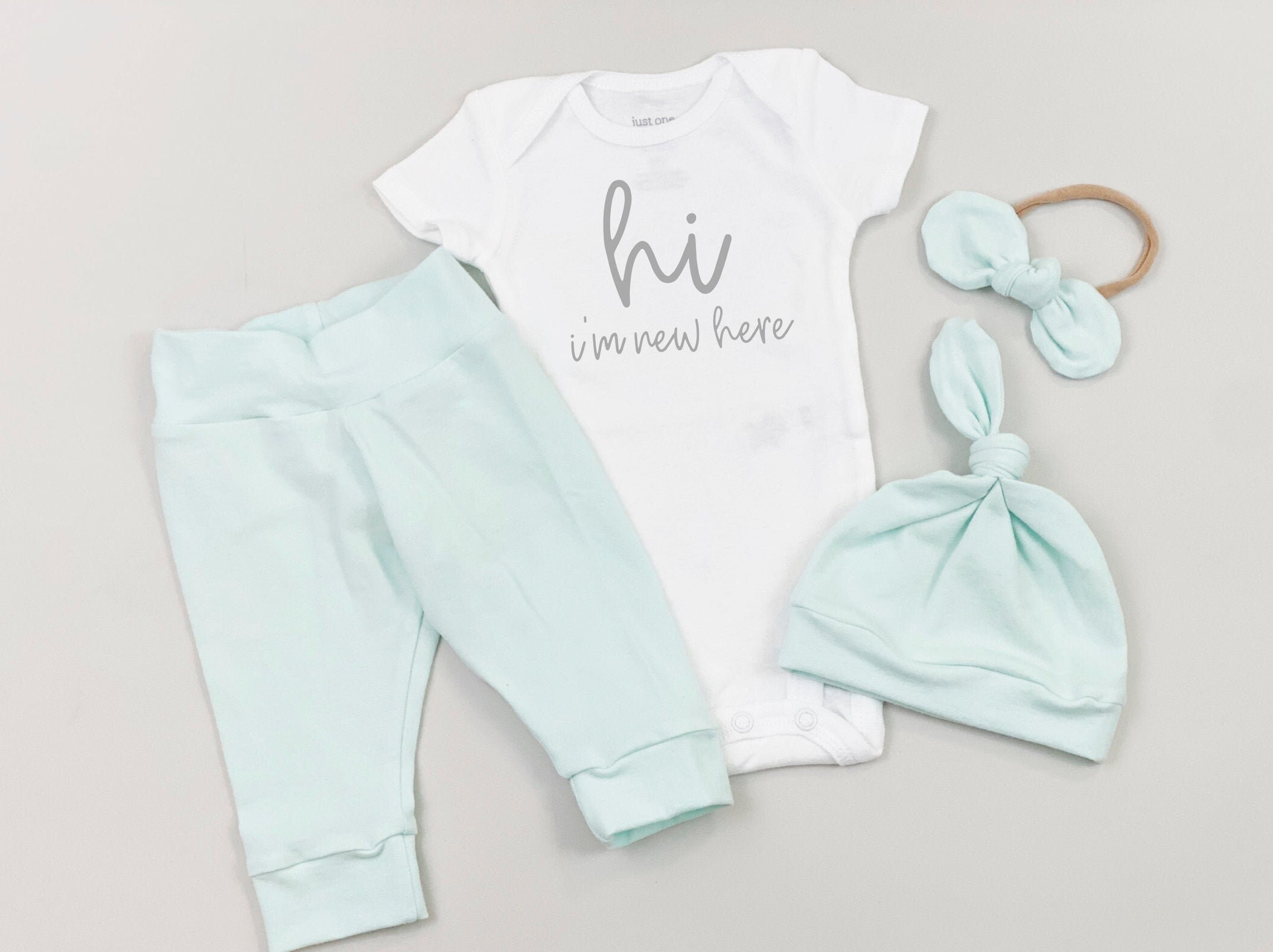 gender neutral coming home from hospital outfit
