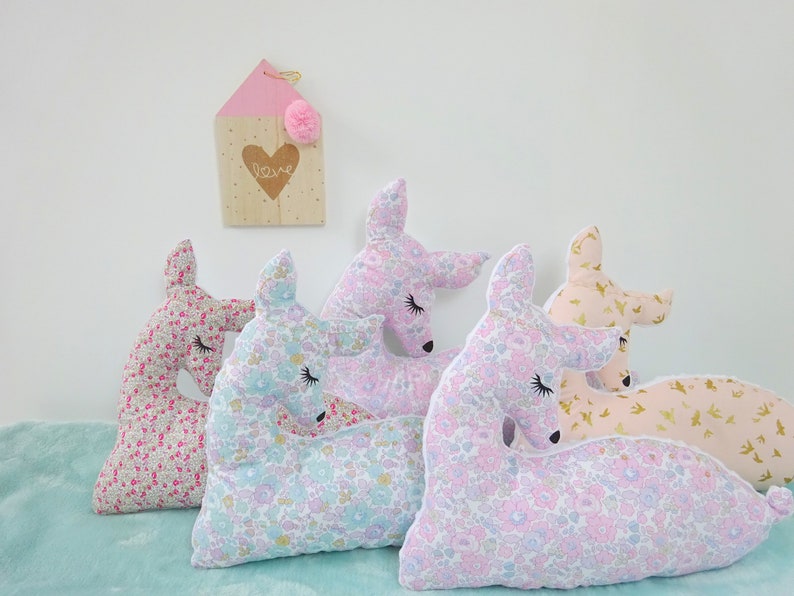 Coussin biche en Liberty - Créatrice : Lepetitmondedemaoli