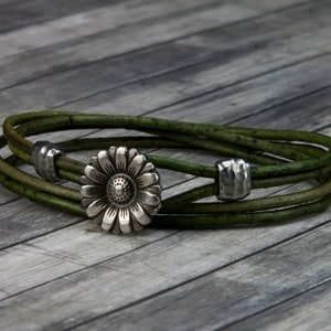 Womens Leather Bracelet - Daisy - Flower Leather Bracelet - Leather Wrap Bracelet - Flower Jewelry - Womens Bracelet - Daisy Bracelet