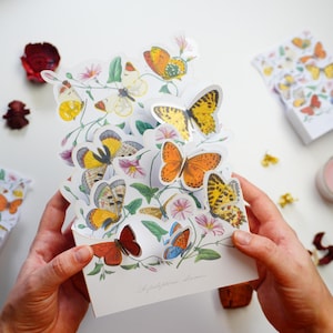 Tarjeta vintage con mariposas, ilustración vintage, plantilla imprimible de tarjeta en capas 3D, descarga digital