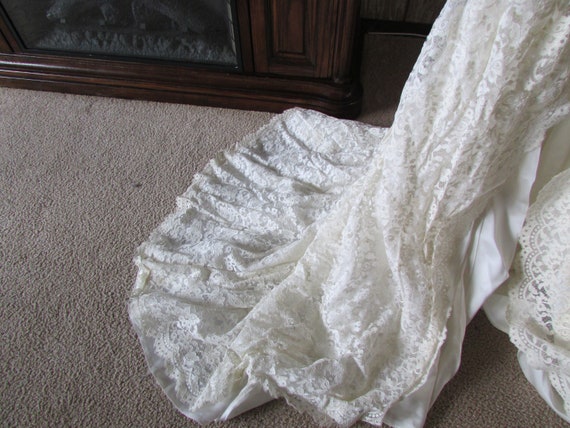 Vintage White Lace Wedding Dress.. - image 7