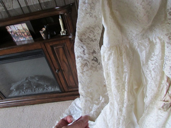 Vintage White Lace Wedding Dress.. - image 4