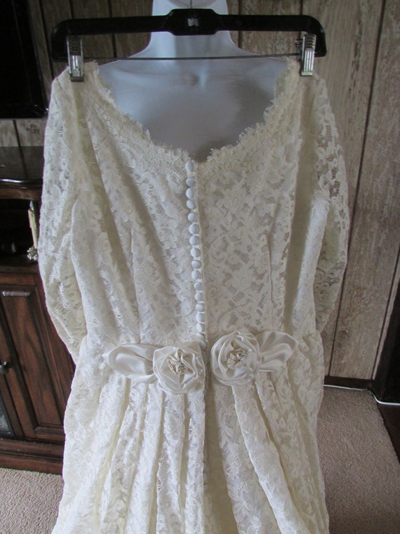 Vintage White Lace Wedding Dress.. - image 9