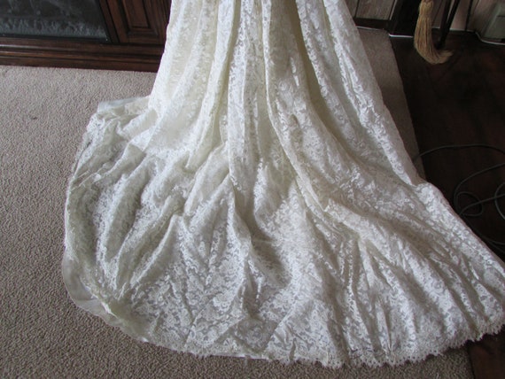 Vintage White Lace Wedding Dress.. - image 10