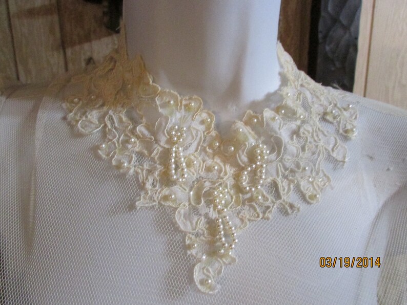 Beautiful Wedding Dress Lace & Beading Size Small / Medium image 3