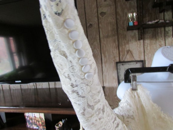 Vintage White Lace Wedding Dress.. - image 5