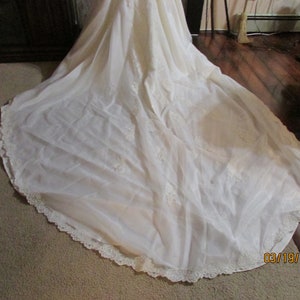 Beautiful Wedding Dress Lace & Beading Size Small / Medium image 10