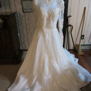 Beautiful Wedding Dress Lace & Beading Size Small / Medium image 1