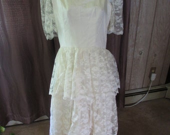 Vintage Ladies Short Wedding Lace Dress