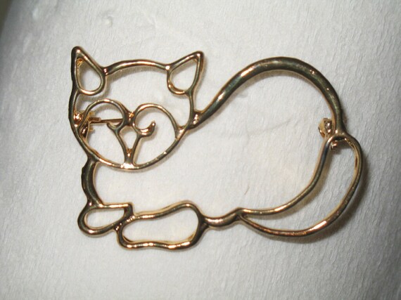Vintage Gold Tone Outlined Cat Pin