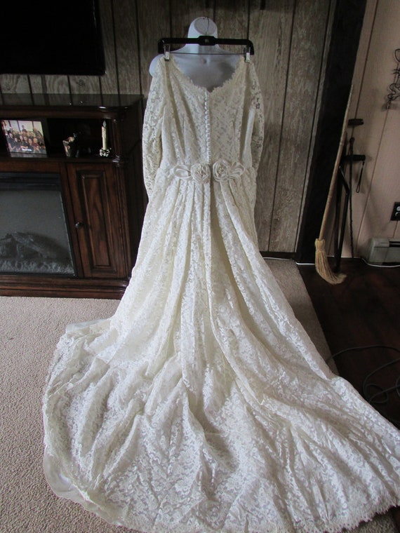 Vintage White Lace Wedding Dress.. - image 8