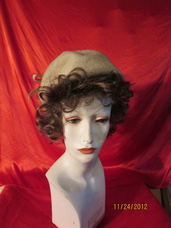 Ladies Hat Cream Colored Gwenn Pennington Exclusiv