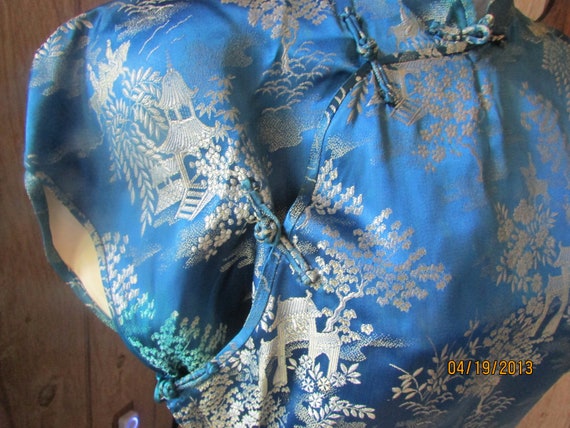 Vintage Ladies Asian Satin Dress Brocade Asian Cheongsam Pinup Blue & Silver Flowers Tea House View 6