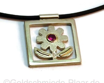 Chain pendant in silver, flower in frame with ruby and gold