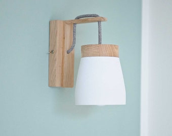 Wall lamp for wall outlet in dark grey or white