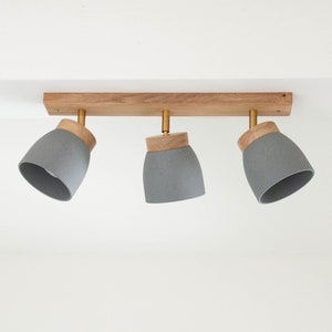 Triple spotlight strip made of solid oak wood with ceramic shade, GU 10 sockets perfectly directed light where you need it. dunkelgrau/dark grey